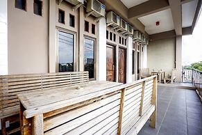 OYO Flagship 90890 Bratang Gede Residence