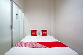 OYO Flagship 90890 Bratang Gede Residence