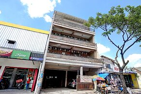 OYO Flagship 90890 Bratang Gede Residence