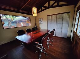 Yushili Hotel & Restaurant