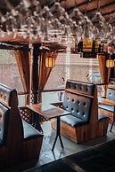 Yushili Hotel & Restaurant