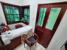 Yushili Hotel & Restaurant