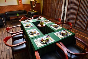 Yushili Hotel & Restaurant