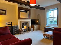 Stunning 4-bed Grade II House in the Lake District