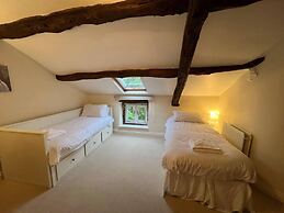 Stunning 4-bed Grade II House in the Lake District