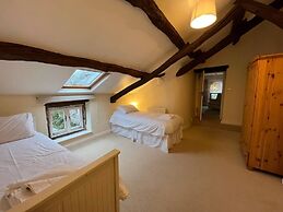 Stunning 4-bed Grade II House in the Lake District