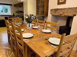 Stunning 4-bed Grade II House in the Lake District