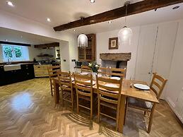 Stunning 4-bed Grade II House in the Lake District