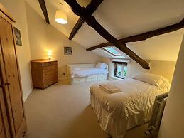 Stunning 4-bed Grade II House in the Lake District