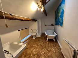 Stunning 4-bed Grade II House in the Lake District