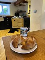 Stunning 4-bed Grade II House in the Lake District