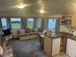 Charming 3-bed Static Caravan in Porthcawl