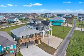 Just Beachy 3 Bedroom Home by RedAwning