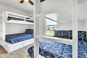 Just Beachy 3 Bedroom Home by RedAwning