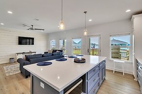 Just Beachy 3 Bedroom Home by RedAwning