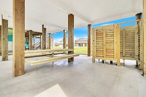 Just Beachy 3 Bedroom Home by RedAwning