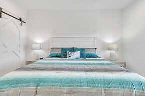 Just Beachy 3 Bedroom Home by RedAwning