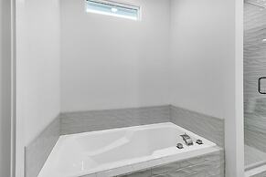 Just Beachy 3 Bedroom Home by RedAwning