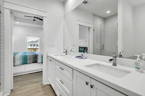 Just Beachy 3 Bedroom Home by RedAwning