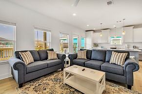 Just Beachy 3 Bedroom Home by RedAwning