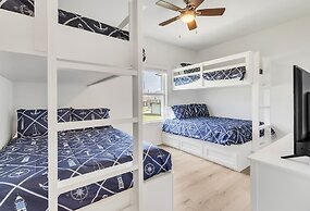 Just Beachy 3 Bedroom Home by RedAwning
