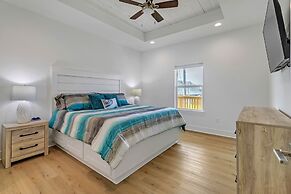 Just Beachy 3 Bedroom Home by RedAwning