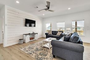 Just Beachy 3 Bedroom Home by RedAwning