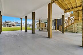 Just Beachy 3 Bedroom Home by RedAwning