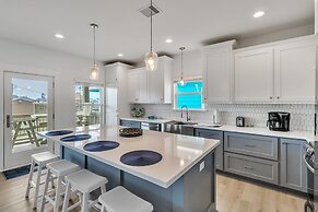 Just Beachy 3 Bedroom Home by RedAwning