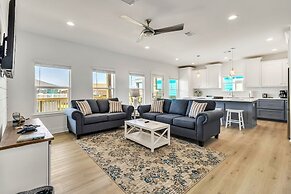 Just Beachy 3 Bedroom Home by RedAwning