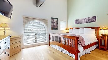 Bridges #308 4 Bedroom Condo by RedAwning