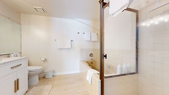 Bridges #308 4 Bedroom Condo by RedAwning