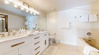 Bridges #308 4 Bedroom Condo by RedAwning