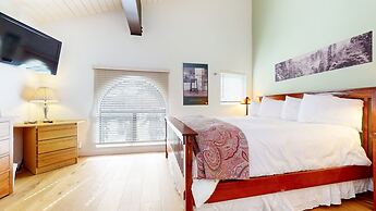 Bridges #308 4 Bedroom Condo by RedAwning