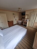 The Royal Oak Hotel