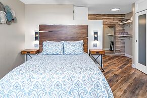 Refined Oceanfront Vistas