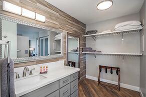 Refined Oceanfront Vistas