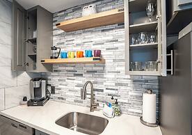 Refined Oceanfront Vistas