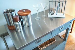 Refined Oceanfront Vistas