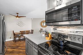 Refined Oceanfront Vistas