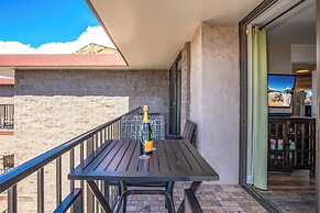 Refined Oceanfront Vistas