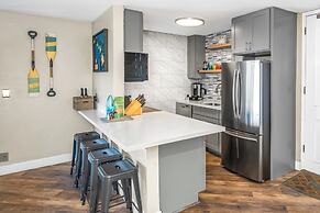 Refined Oceanfront Vistas