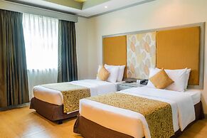 La Piazza Hotel and Convention Center