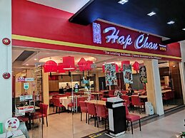 La Piazza Hotel and Convention Center