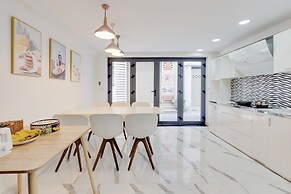 Saigon Authentic Hostel & Tours