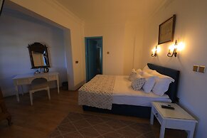 Bellapais Abbey Hotel