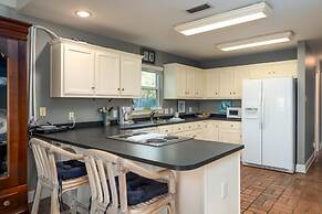 The Island Spot - 721 Bienville 3 Bedroom Home by RedAwning