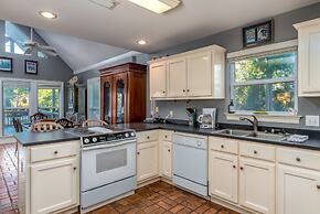 The Island Spot - 721 Bienville 3 Bedroom Home by RedAwning