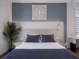 Elena SeaFront Luxury Apartments