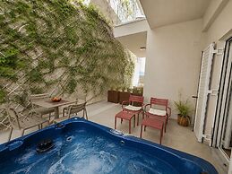 Elena SeaFront Luxury Apartments